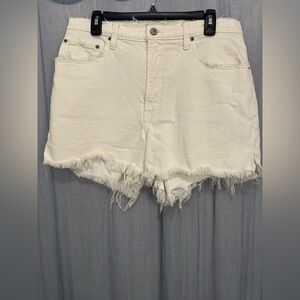 Abercrombie & Fitch Curve Love High-Rise Mom Short 4in / Size 32